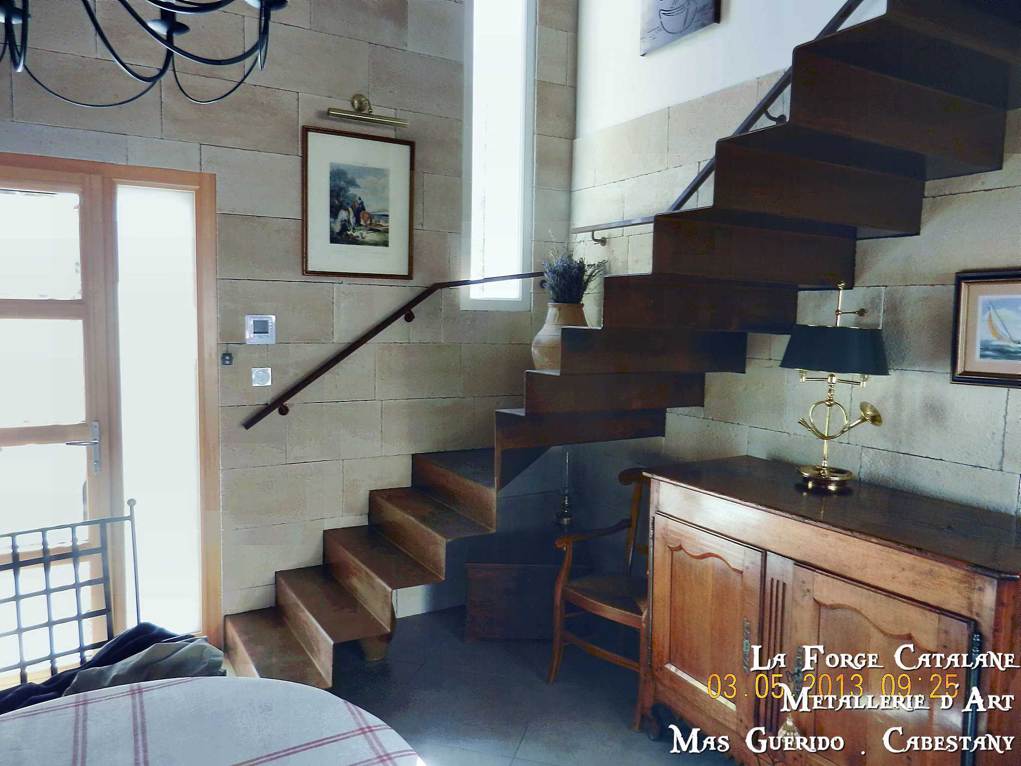 Escalier marches suspendues sans limons apparents 25 forge catalane.jpg